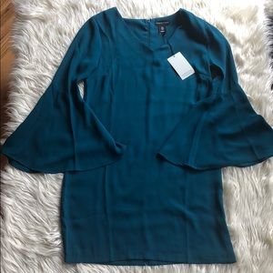 Adrienne Vittadini NWT green bell sleeve dress